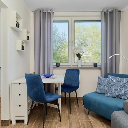 Beautiful & Bright Krynicka For 3 Guests By Renters Appartement