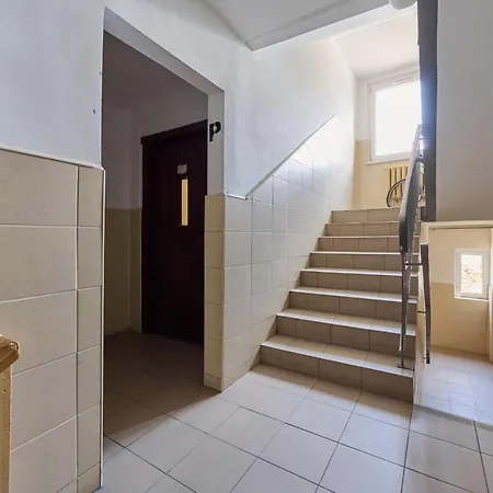 Apartment Beautiful & Bright Krynicka For 3 Guests By Renters Breslau