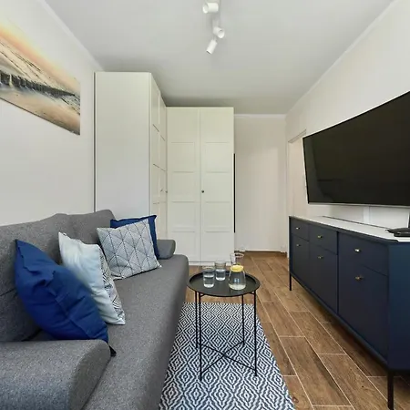 Beautiful & Bright Krynicka For 3 Guests By Renters Apartamento