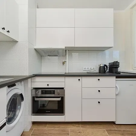 Beautiful & Bright Krynicka For 3 Guests By Renters