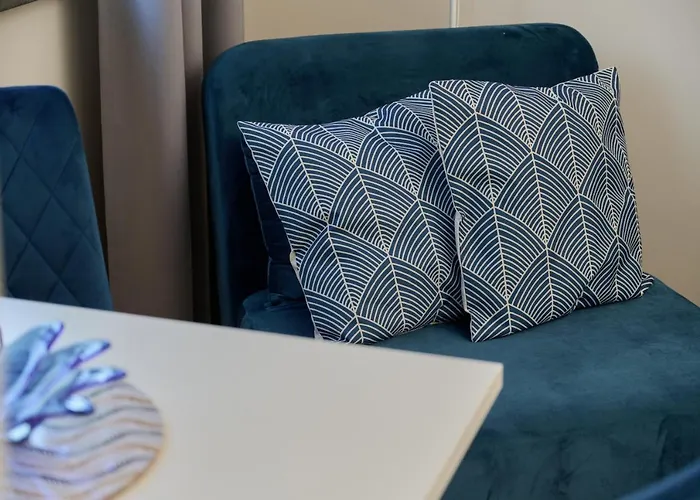 Beautiful & Bright Krynicka For 3 Guests By Renters Appartement *