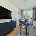 Beautiful & Bright Krynicka For 3 Guests By Renters アパート *