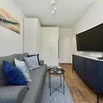 Beautiful & Bright Krynicka For 3 Guests By Renters アパート