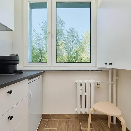 Beautiful & Bright Krynicka For 3 Guests By Renters * Wroclaw